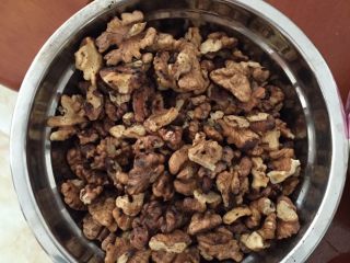 4、阿胶糕,核桃炒干