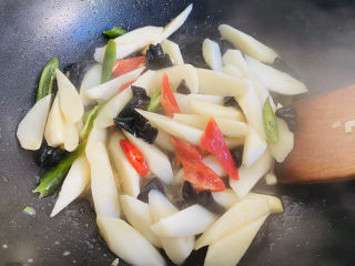 17、清炒山药木耳,翻炒断生