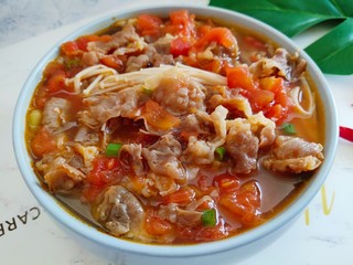 14、酸汤肥牛金针菇,放入肥牛