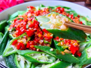 8、凉拌秋葵,美味的白灼秋葵做好了，这样做很好吃哦，健康又减肥，想要身材好的美女要多吃哦。