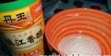 4、开胃糖醋泡嫩姜,调好糖和醋的腌料