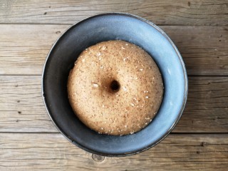 8、红糖核桃馒头,面团醒发至两倍大，按压不回弹。