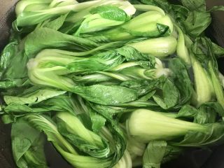 8、蒜香蚝汁青菜,翻拌5-6次，焯水3分钟