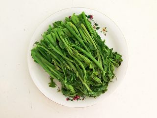 5、香椿系列之一 香椿豆卷蘸酱菜,沥干水份,备用