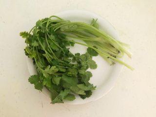 6、香椿系列之一 香椿豆卷蘸酱菜,香菜清洗干净