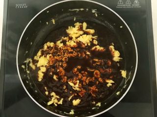 18、香椿系列之一 香椿豆卷蘸酱菜,加入甜面酱