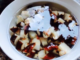 6、洛氏新煮义--香菇牛肉馅饼,香菇切丁