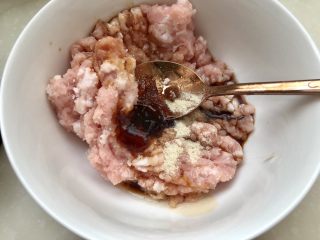 12、点翠清汤白玉丸➕木耳冬瓜丸子汤,加入少许白胡椒粉