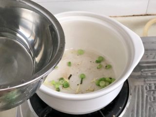 20、点翠清汤白玉丸➕木耳冬瓜丸子汤,加入适量清水转中大火烧开