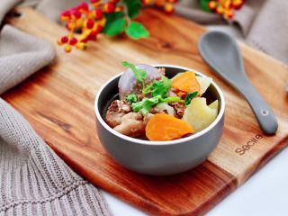 15、筒骨土豆胡萝卜汤,成品