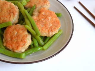 18、豆角焖肉饼,荤素搭配,即美味又营养。