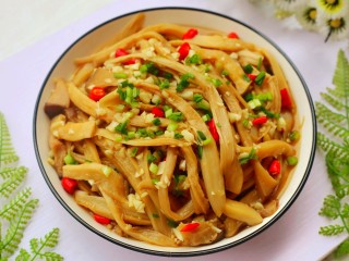 14、凉拌手撕杏鲍菇,味道太赞了。