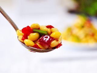 17、剁椒凉拌黄豆时蔬,吃上一口爽歪歪，配粥下饭都棒棒哒。