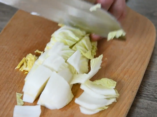 4、初春补气神器——白菜豆腐羊肉锅,娃娃菜切块