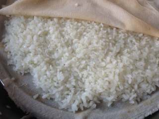 14、温州糯米饭,糯米饭蒸好后是一粒一粒的,有嚼劲,也很香