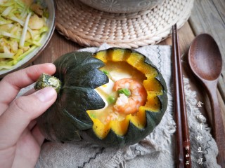 20、冬至美食 金汤鲜虾豆腐,一道鲜美的金汤鲜虾南瓜就上桌啦。