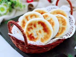 20、紫甘蓝鸡肉馅饼,趁热吃,吃上一口就停不下来,一上桌就被秒光咯~