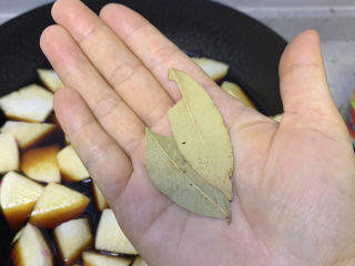 9、红烧萝卜,香叶