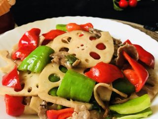 15、辣炒莲藕片,美味诱人的辣炒藕片出锅了