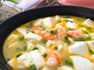7、蛋黄虾仁豆腐,好吃好看的蛋黄虾仁豆腐。