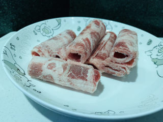 2、西兰花炒牛肉,牛肉卷待用，