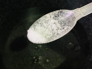 7、西兰花炒牛肉,少许盐；