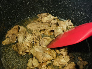 15、西兰花炒牛肉,翻炒均匀；