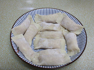 12、南极磷虾仁鲜肉马蹄卷,包好的虾仁卷可煎、可蒸、可煮、可炸、非常随意