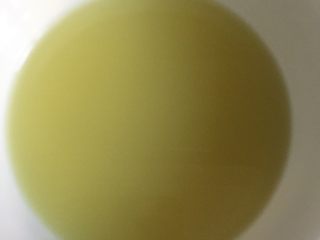 2、玫瑰红糖,用纱布把姜汁过滤出来，姜末不用只用汁