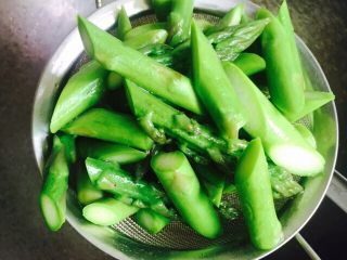 14、双笋炒虾仁（芦笋+玉米笋）,捞起