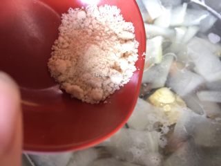 11、沙白冬瓜汤,加入1匙鸡粉