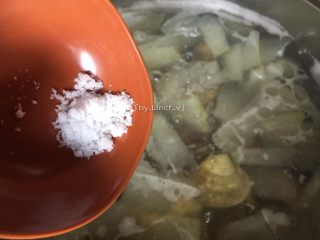 12、沙白冬瓜汤,加入1/3匙食用盐