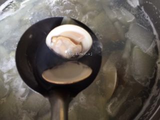 13、沙白冬瓜汤,继续煲煮至沙白开口即可关火