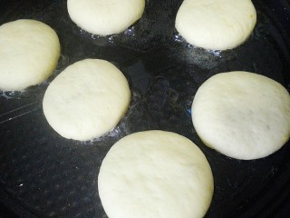 24、苦瓜发面饼,放入饼坯