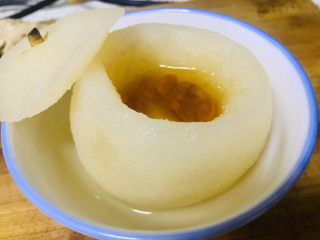 7、冰糖雪梨,滋阴润肺