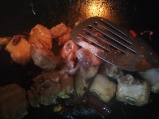 8、午餐秋冬滋补篇:排骨遇见小鲍鱼,加盐炒入味