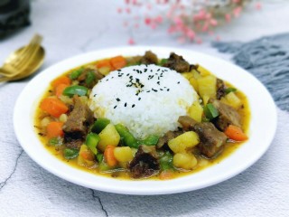 14、咖喱牛肉彩蔬饭,近看，诱惑嘛？