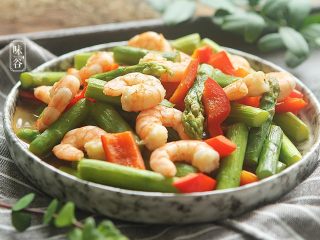 13、芦笋炒虾仁,习惯性的来个特写,色诱一下亲们的味觉。