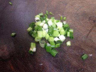 10、蒜蓉粉丝蒸大虾,香葱切粒