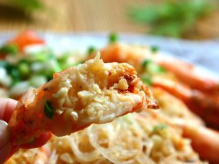 12、蒜蓉粉丝蒸大虾,鲜美多汁