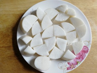 6、老鸭煲,切块。