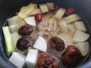 12、老鸭煲,开水一次给足。