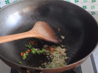 7、凉拌土豆丝——切土豆丝的小窍门,下入油锅爆香