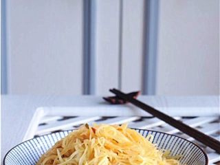 13、凉拌土豆丝——切土豆丝的小窍门,爽脆开胃的凉拌土豆丝出锅啦