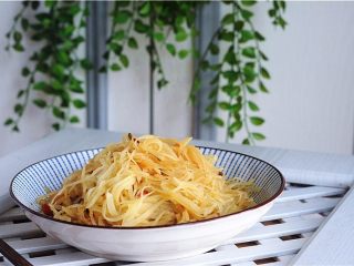14、凉拌土豆丝——切土豆丝的小窍门,成品