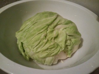 3、厨房挑战+素菜+家常素炒,圆白菜放一个大盘