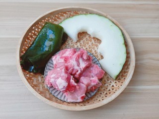 1、海带冬瓜汤,海带选择的是盐渍海带，所以比较咸。