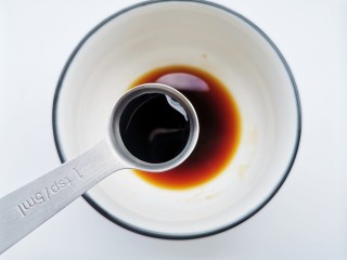 4、青椒炒千张,半勺老抽，