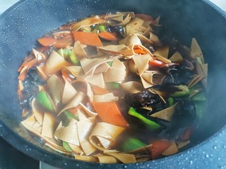 14、青椒炒千张,翻炒均匀，