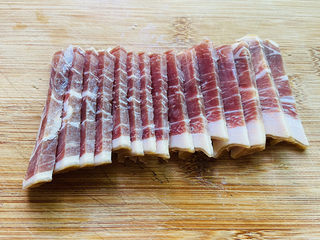 5、火腿炖白菜,火腿切薄片